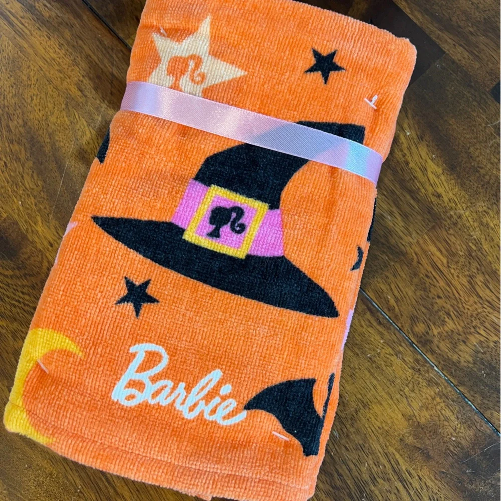Barbie Halloween Hand Towels (set of 2) - Picture 2 of 6